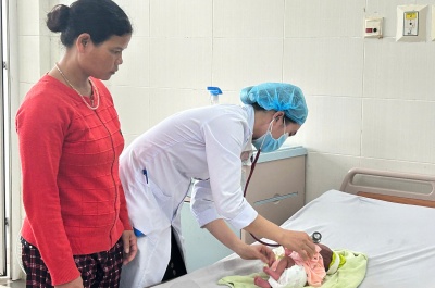 hai trẻ sinh cực non xuất viện khỏe mạnh